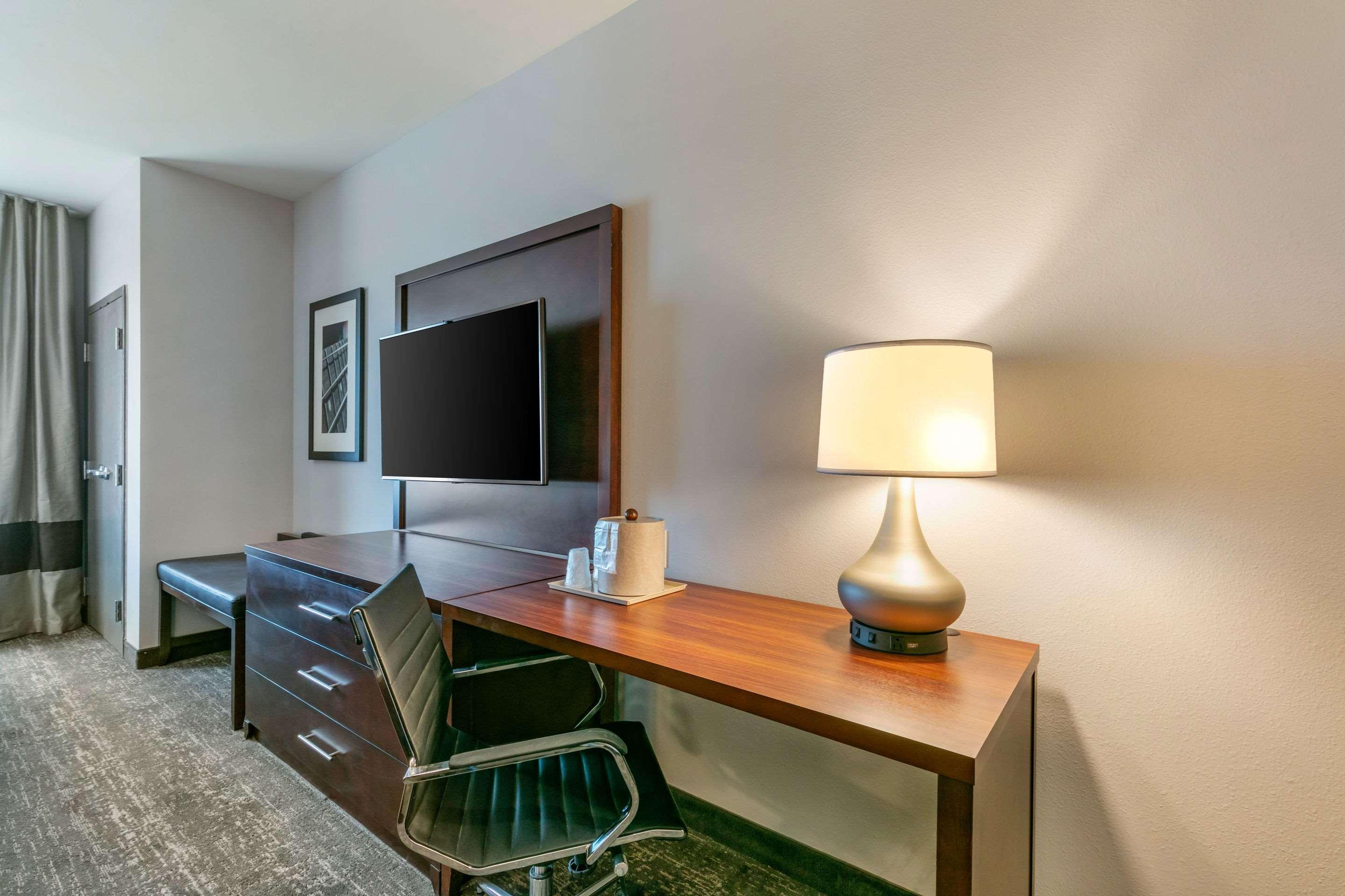 Comfort Suites North Tupelo Eksteriør billede